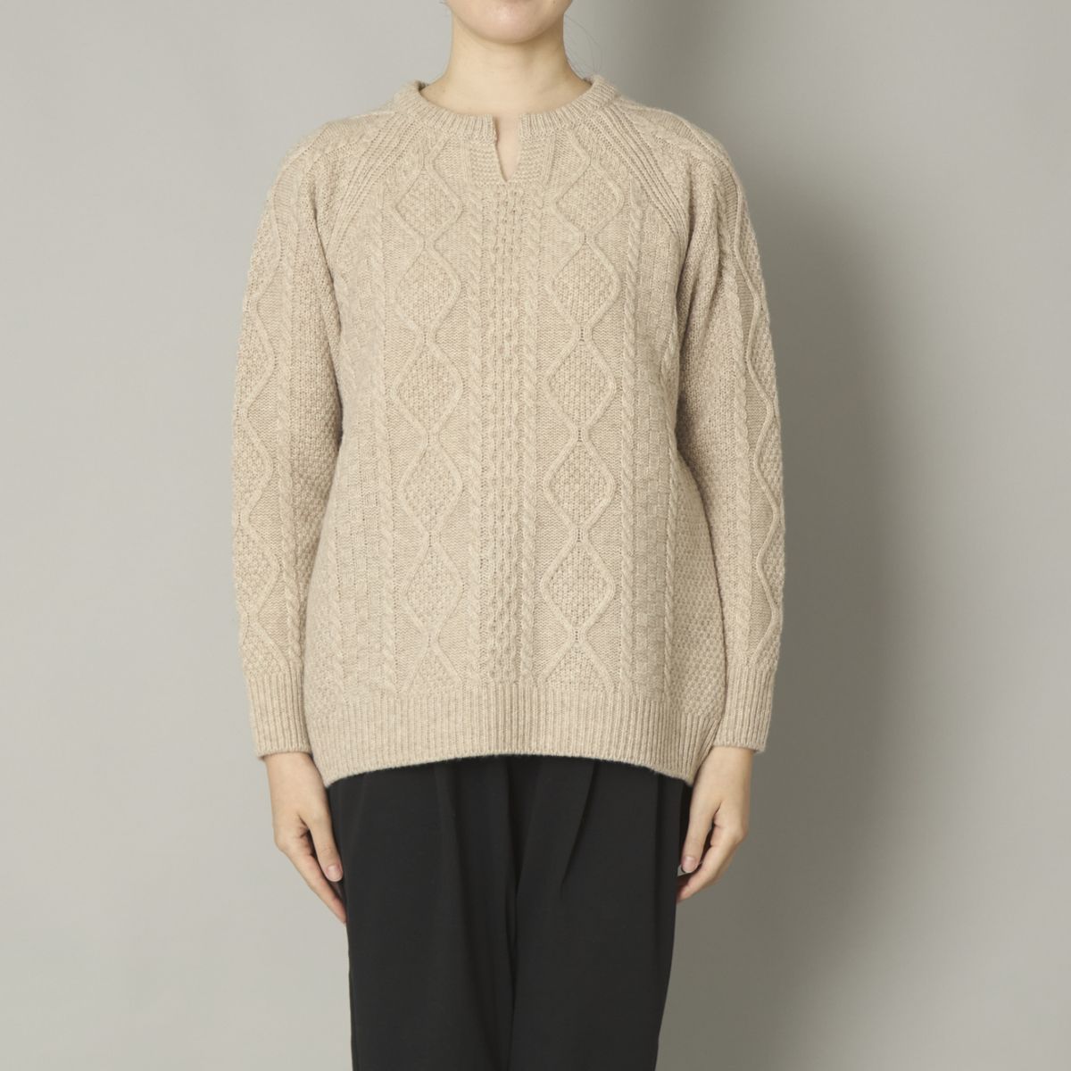 ライトベージュ